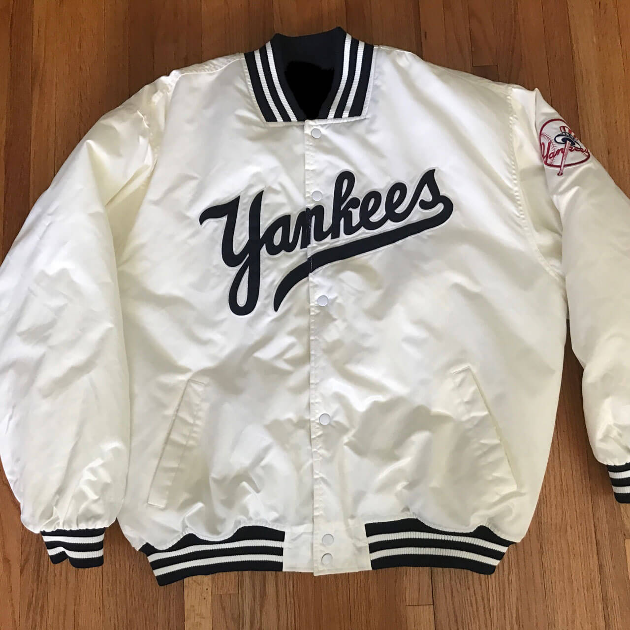 Maker of Jacket Men Jackets New York White Yankees Vintage 90s Satin