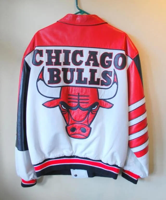 Unisex Chicago bulls logo baseball varsity jacket red body and