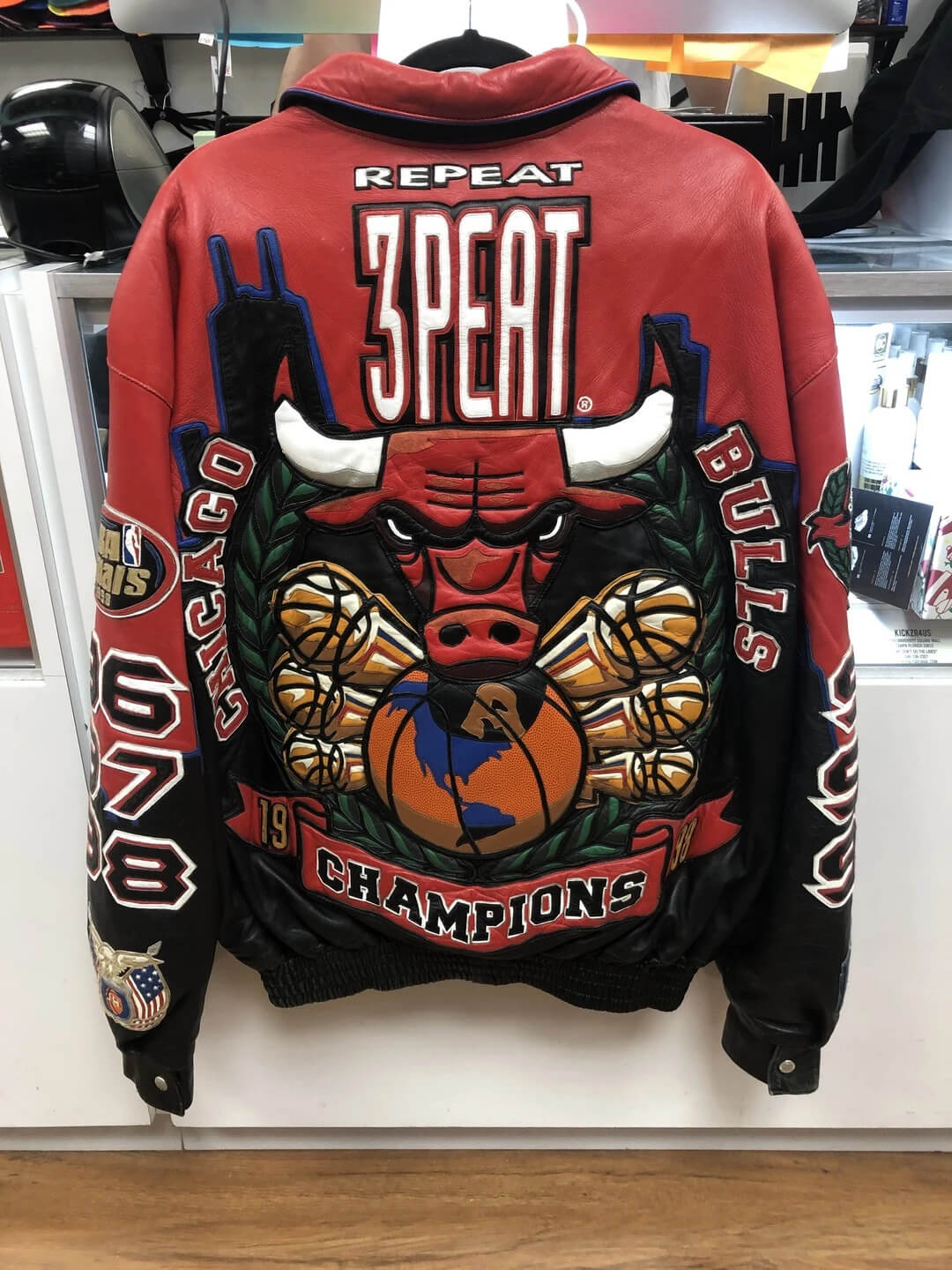 CHICAGO BULLS 3-PEAT CHAMPIONSHIP GENUINE LEATHER JACKET – Jeff