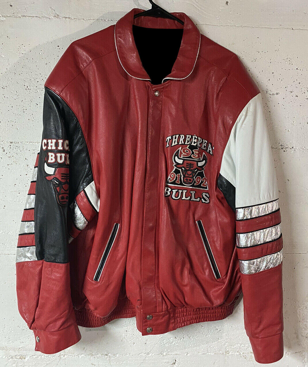 CHICAGO BULLS 3-PEAT CHAMPIONSHIP GENUINE LEATHER JACKET