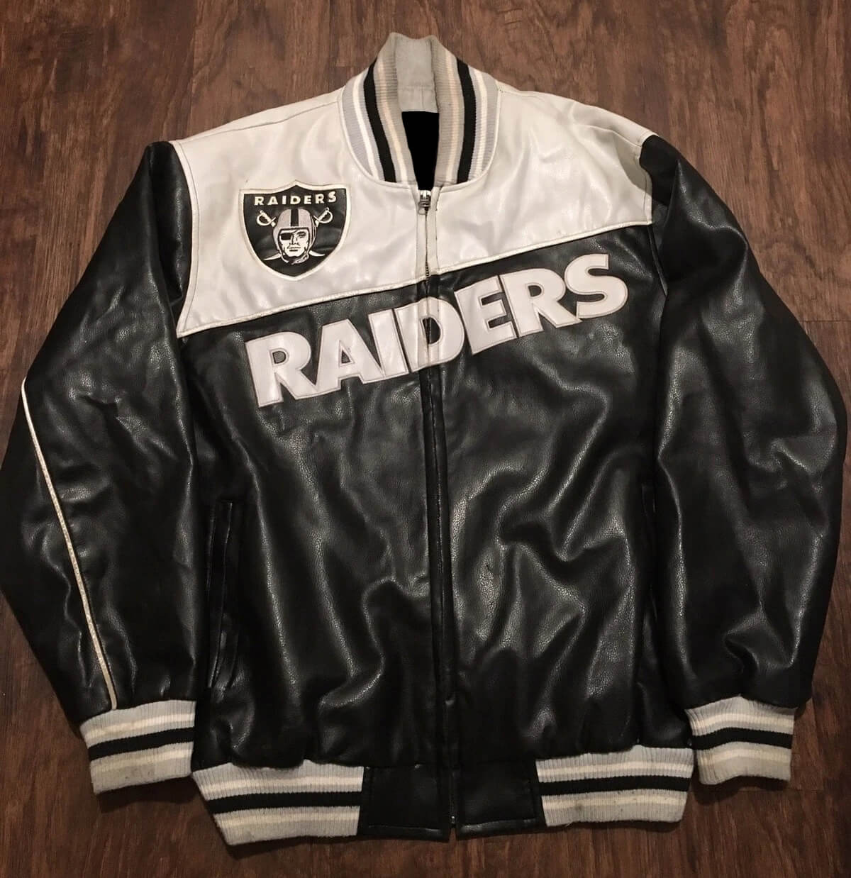 Vintage NFL Las Vegas Raiders Leather Jacket (1) Vintage NFL Las Vegas Raiders Leather Jacket