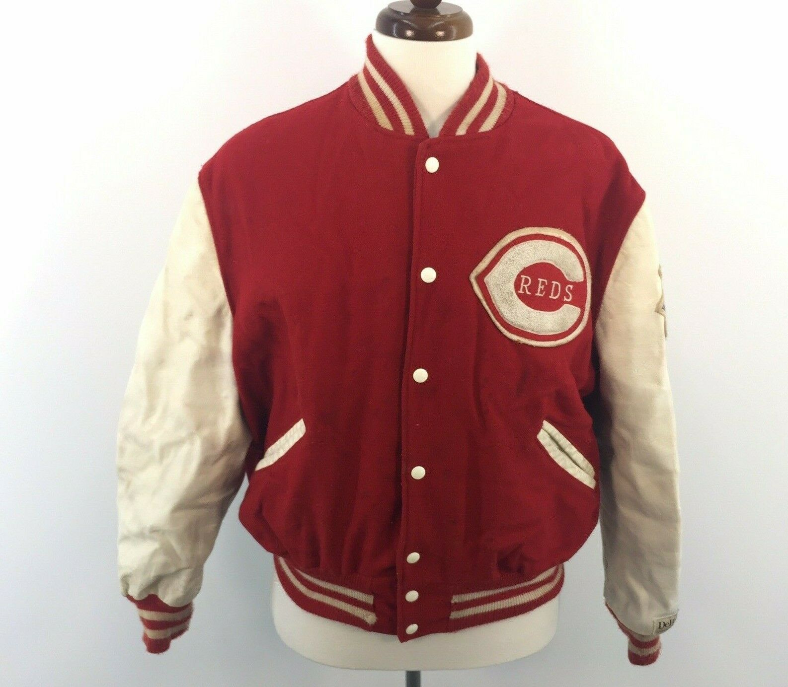 Vintage Red MLB Cincinnati Reds Varsity Jacket (1) Vintage Red MLB Cincinnati Reds Varsity Jacket