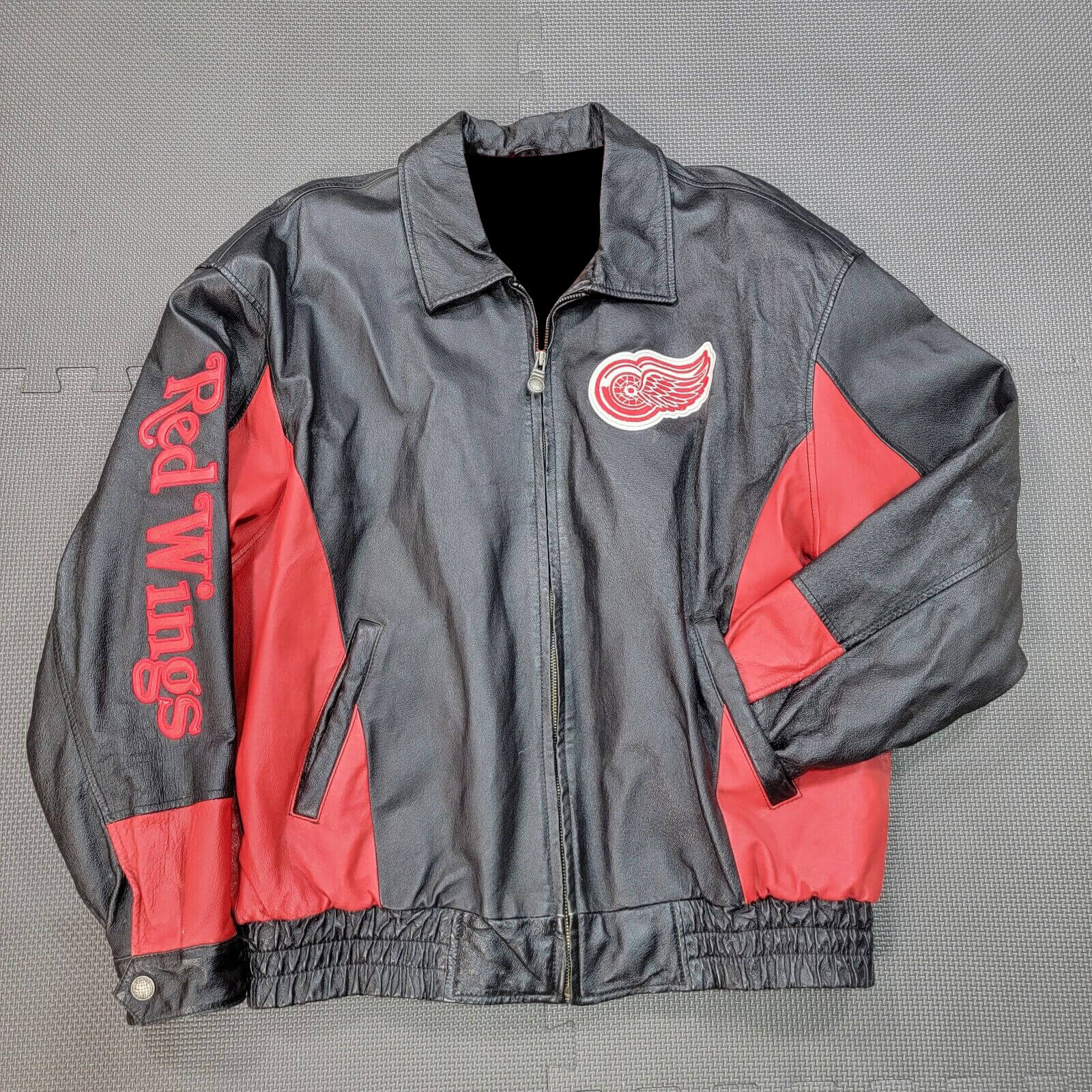 Vintage NHL Detroit Red Wings Leather Jacket (2) Vintage NHL Detroit Red Wings Leather Jacket