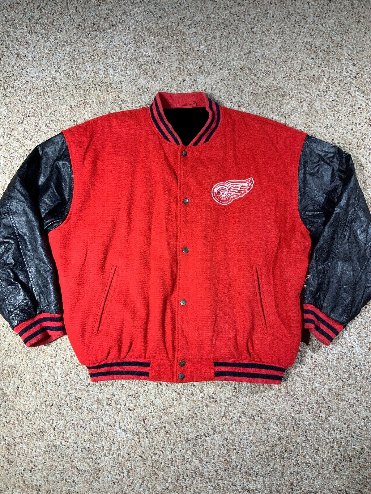 Vintage Detroit Red Wings NHL Varsity Jacket (2) Detroit Red Wings NHL Vintage Varsity Jacket