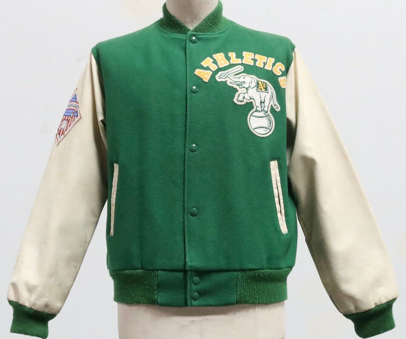 Vintage MLB Oakland Athletics Varsity Jacket (1) Vintage MLB Oakland Athletics Varsity Jacket